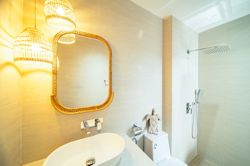 Maenam Bali Style Villas Bathroom