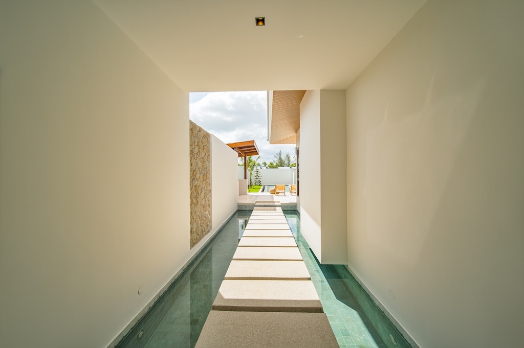 Maenam Balie Style Villas Walkway