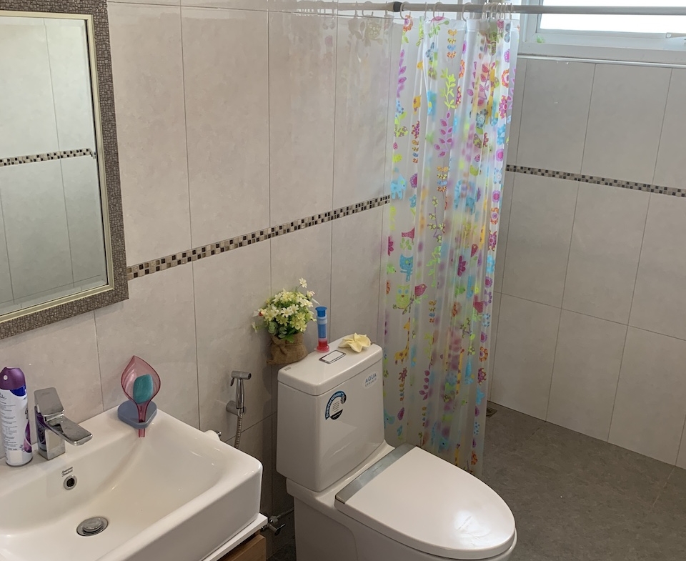Maenam Garden Villa Bathroom