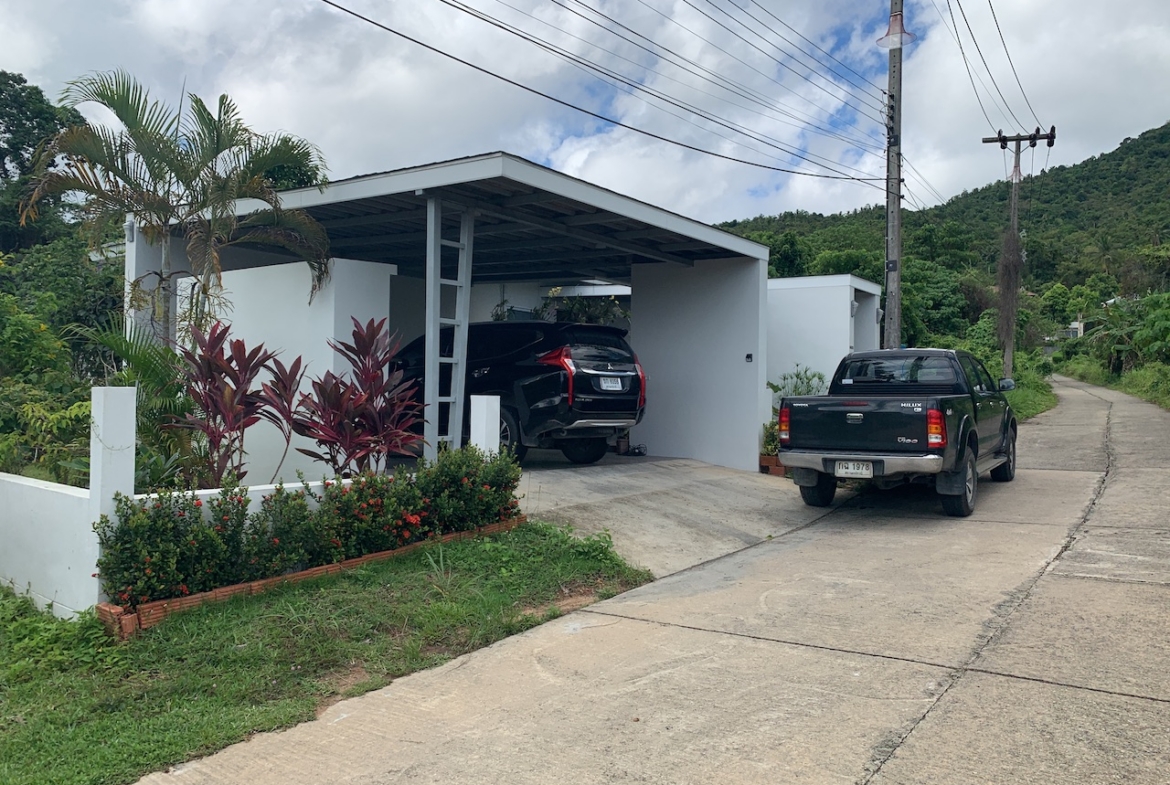 Maenam Garden Villa Parking
