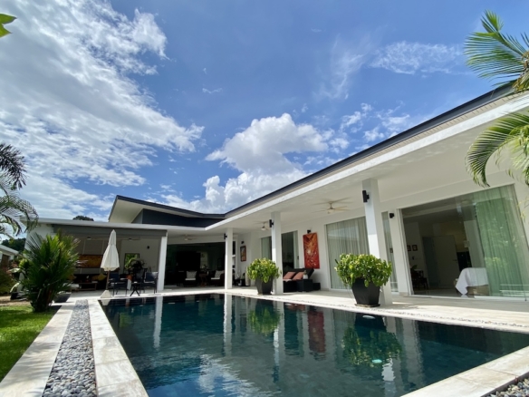 Maenam Modern Pool Villa Exterior