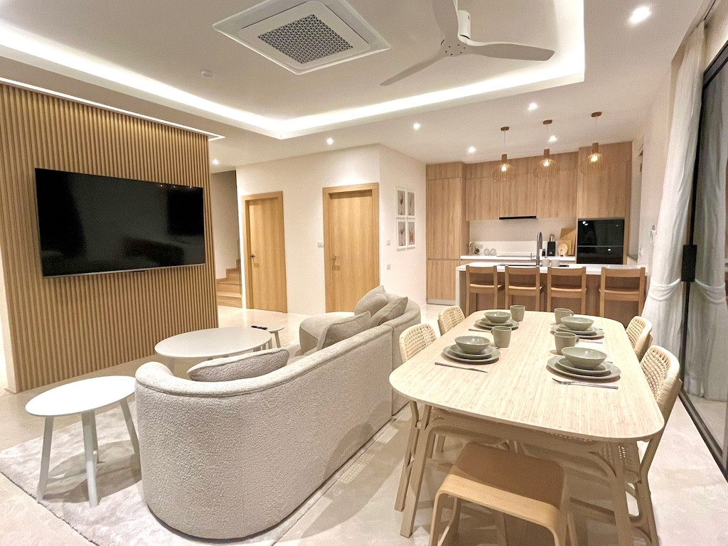Modern Koh Samui Villa Dining