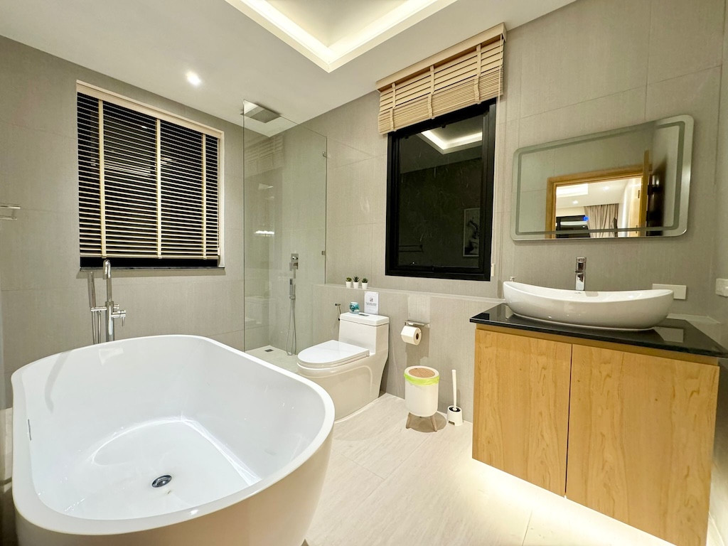 Modern Koh Samui Villa Bathroom