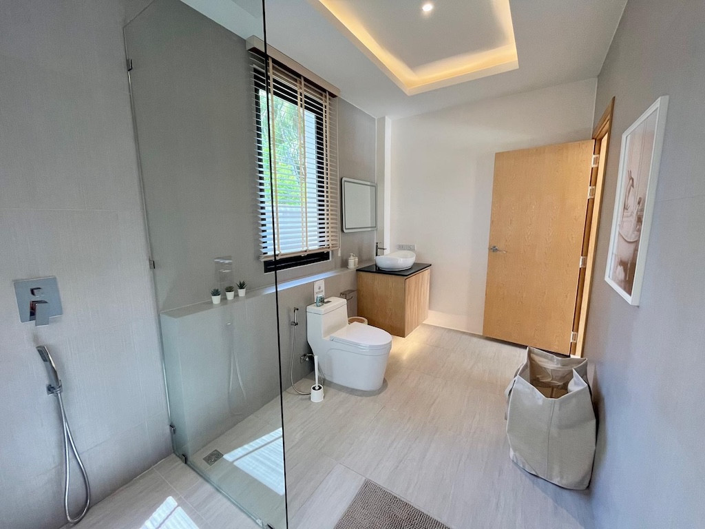 Modern Koh Samui Villa Bathroom