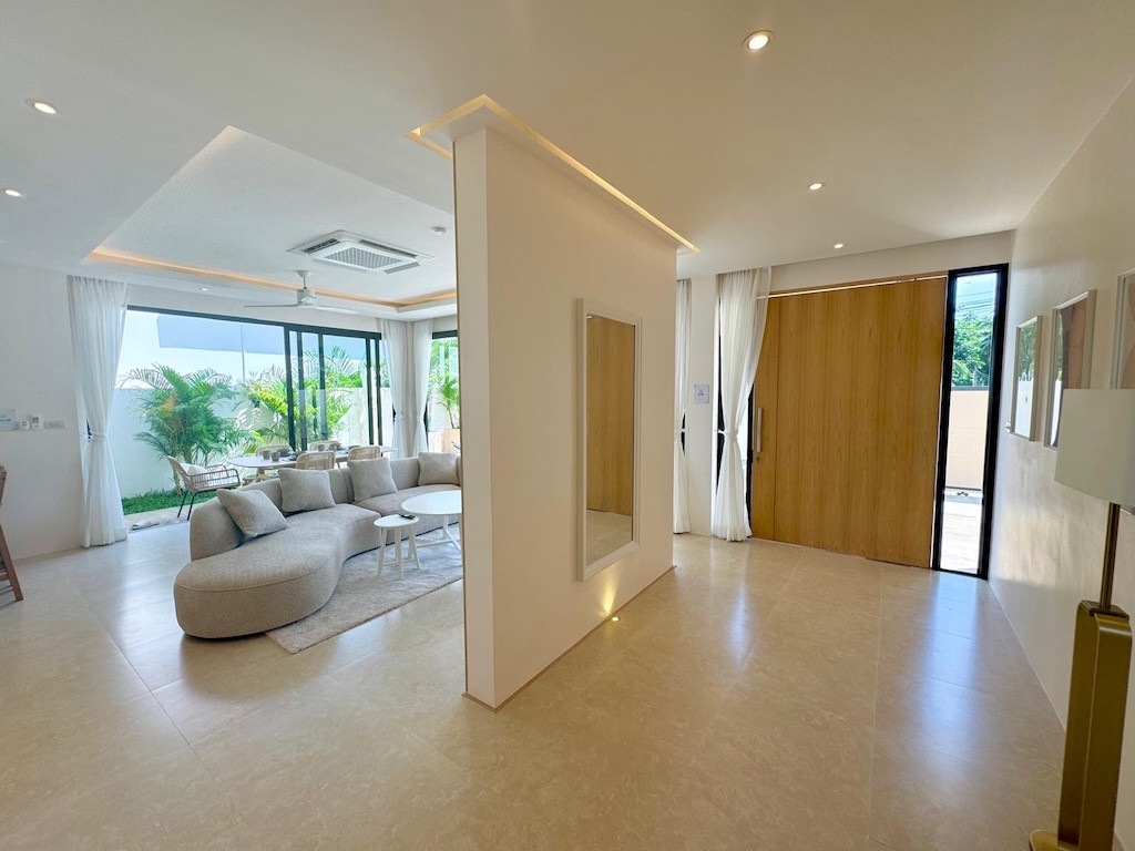Modern Koh Samui Villa Hallway