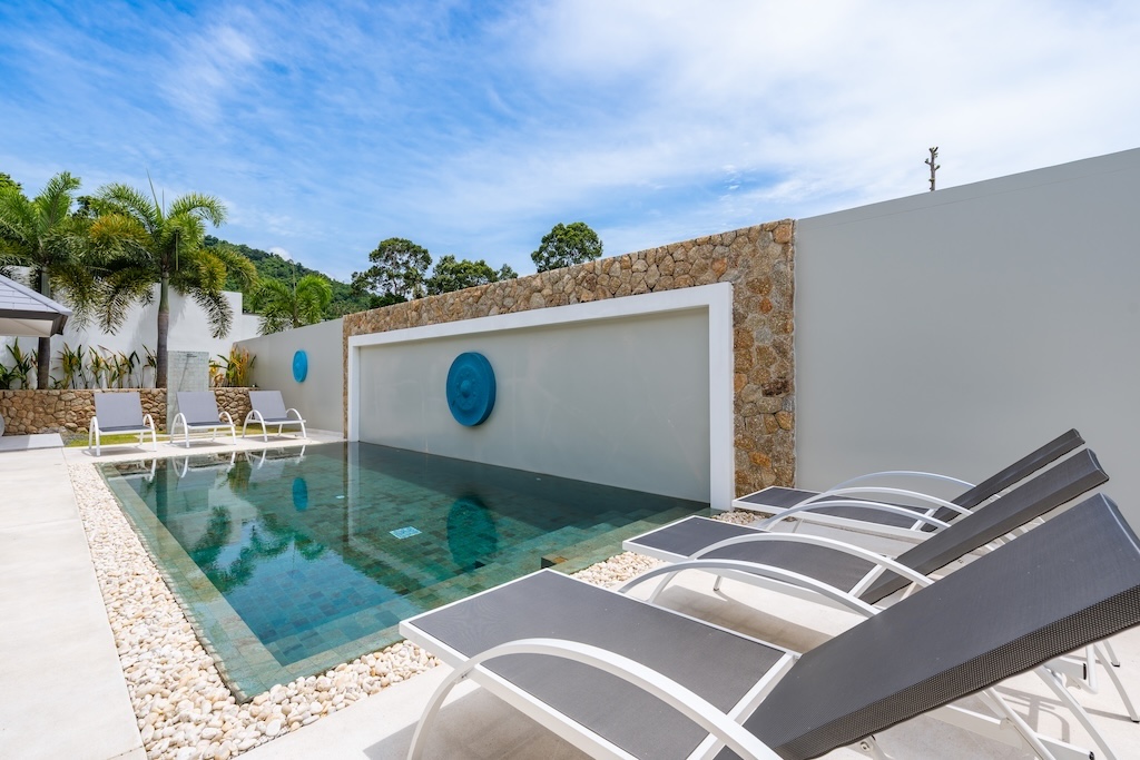 Modern Maenam Villa For Sale Pool
