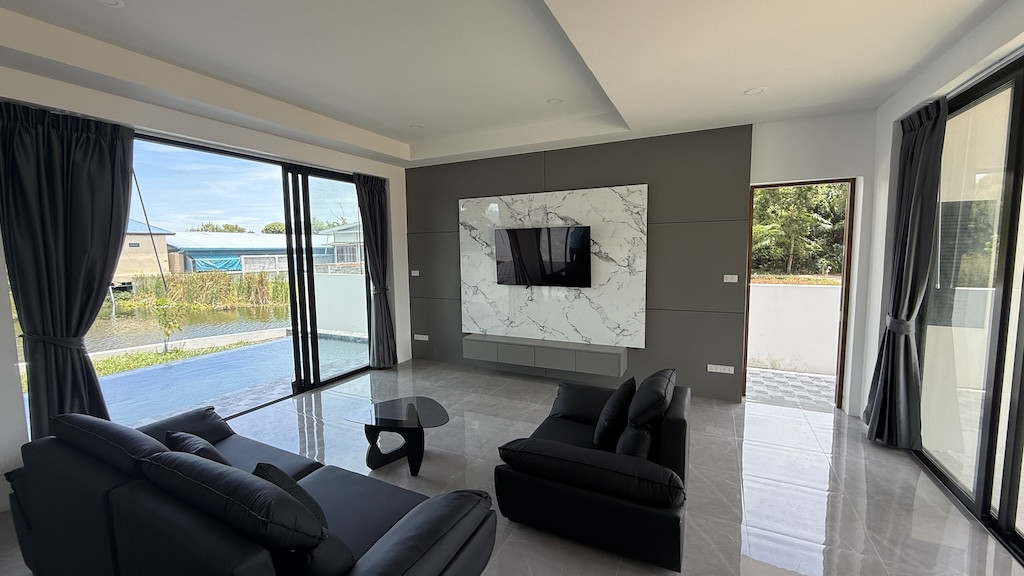 Newly Completed Bangrak Property For Sale Lounge