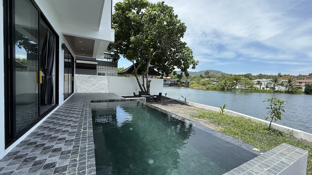 Newly Completed Bangrak Property For Sale Pool