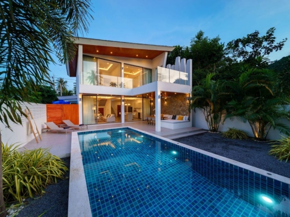 Newly Completed Bophut Villa At Night