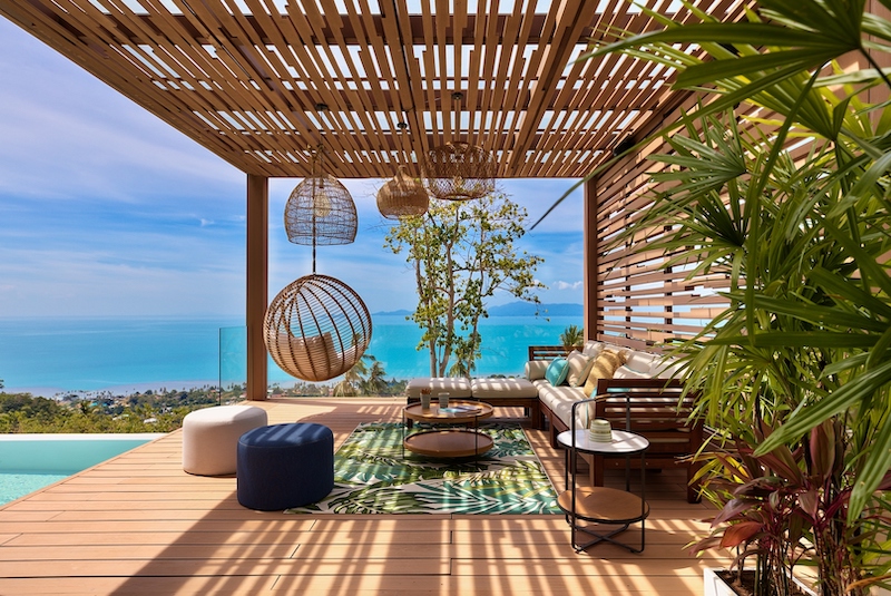 Poolside Sala