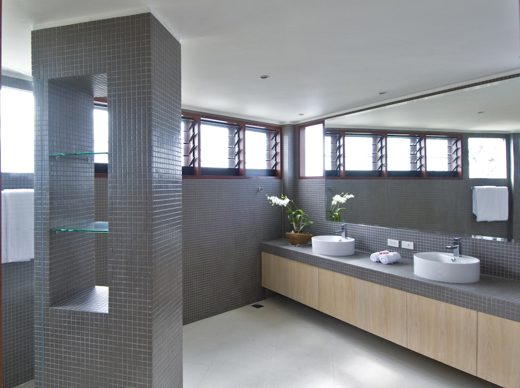 Panorama Summit Bathroom 3