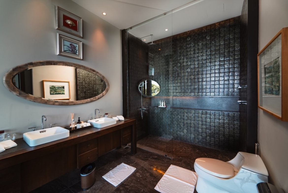 Phuket Oceanfront Property Bathroom