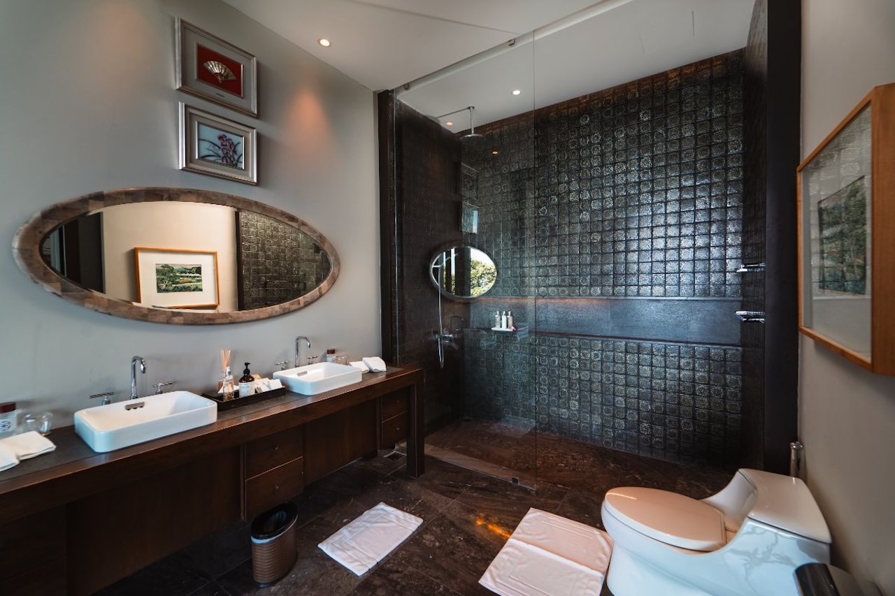 Phuket Oceanfront Property Phuket Oceanfront Property Bathroom