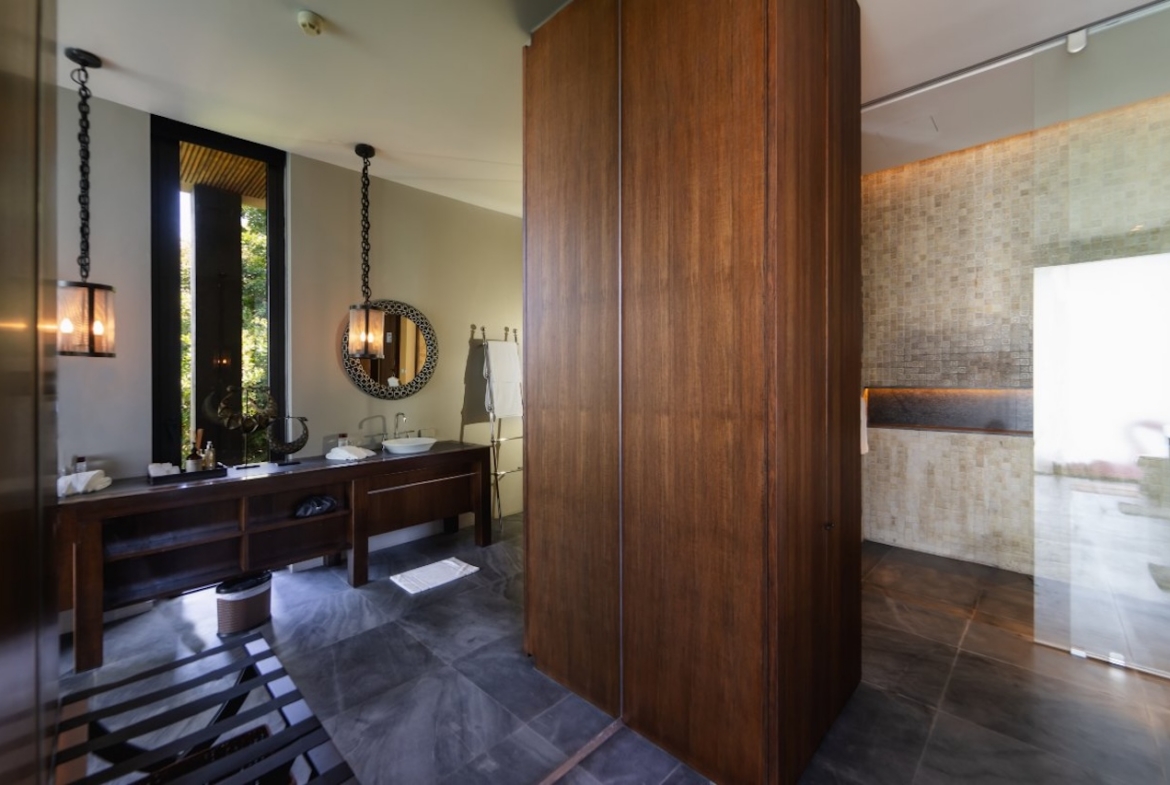 Phuket Oceanfront Property Bathroom
