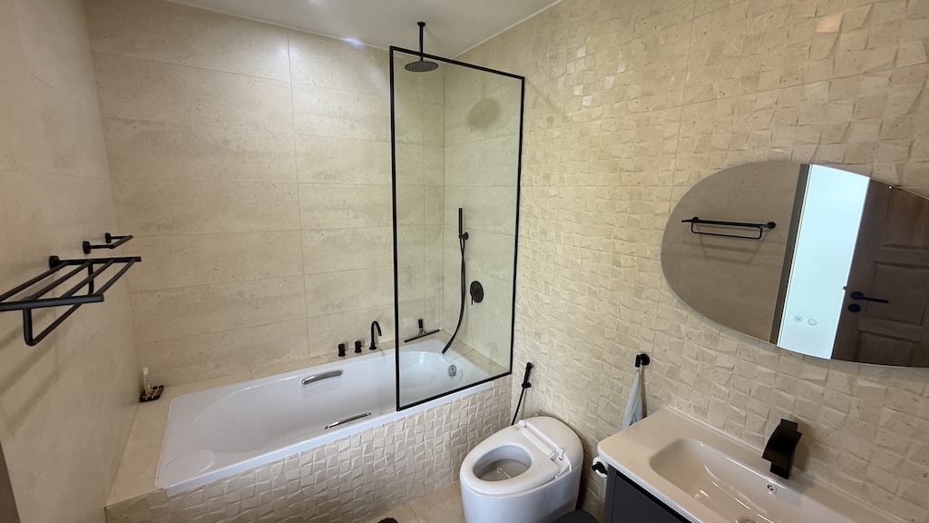 Plai Laem Sea View Villa Bathtub