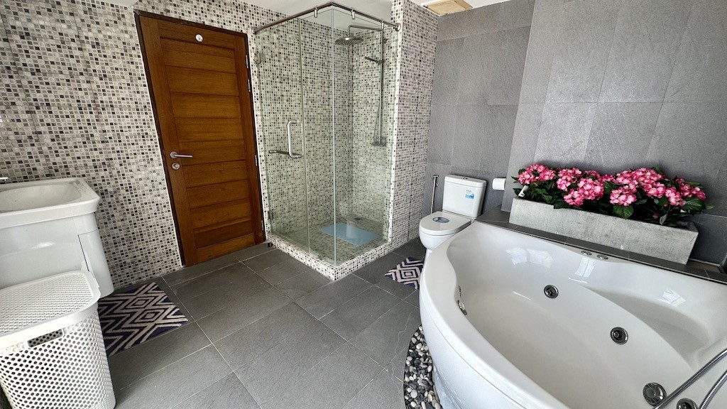 Property For Sale in Chaweng Noi Bathroom