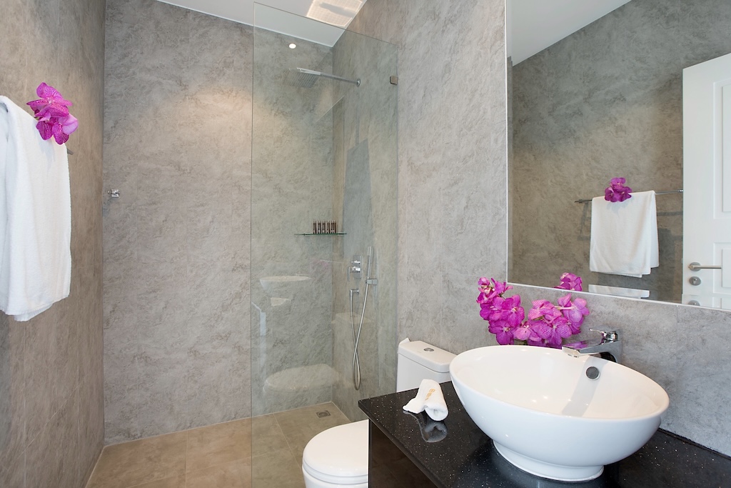 Samui Baysdie 4-bedroom villa bathroom