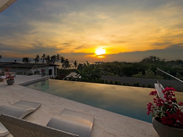 Samui Bayside 4-bedroom villa sunset view