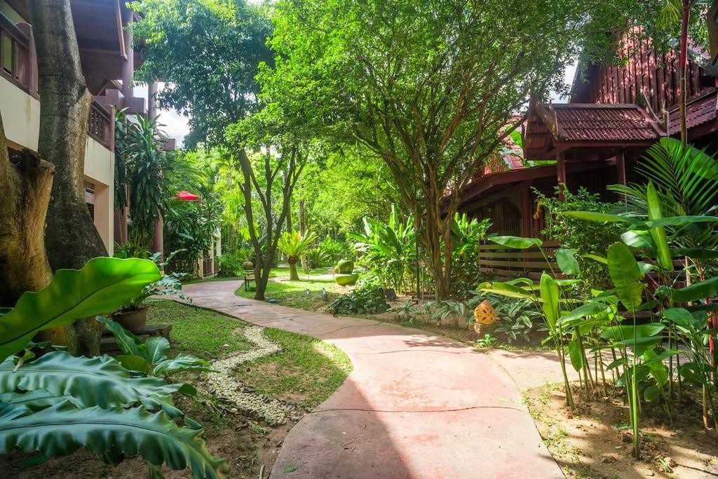 Samui BEach Resort For Sale Walkway