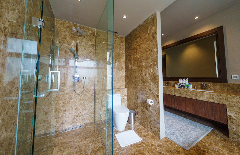 Samui Beach VillaShower 2