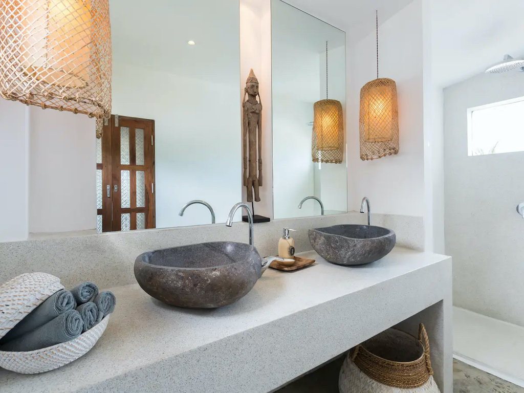 Samui Beachfront Villa Bathroom