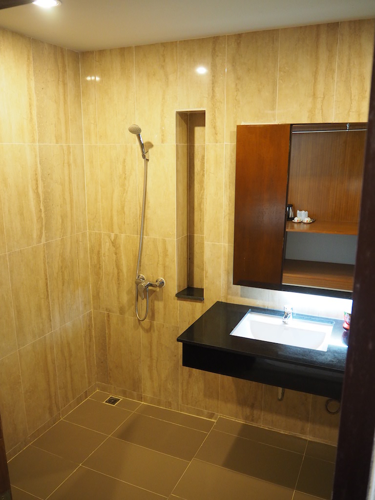 Samui-Hotel-For-Sale Shower