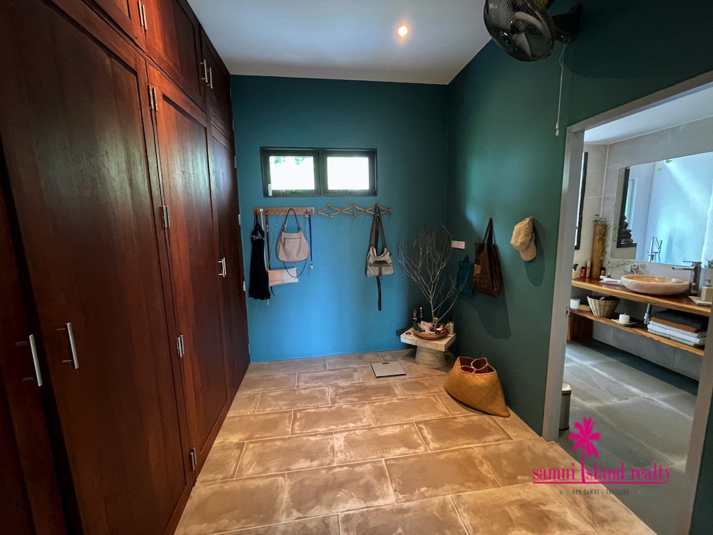 Walk In Closet