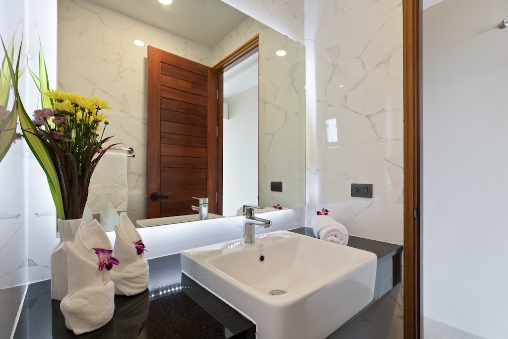 Santi Peak Villas Samui Guest Toilet