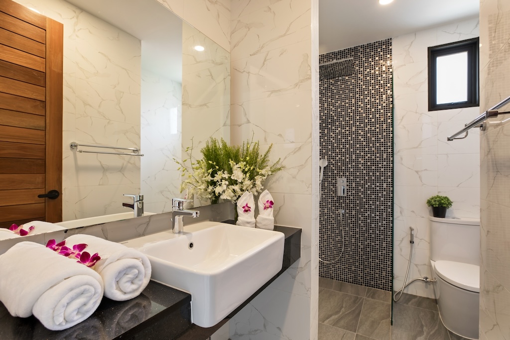 Santi Peak Villas Samui Bathroom