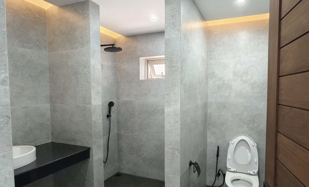 Santi Pura Villas Bathroom