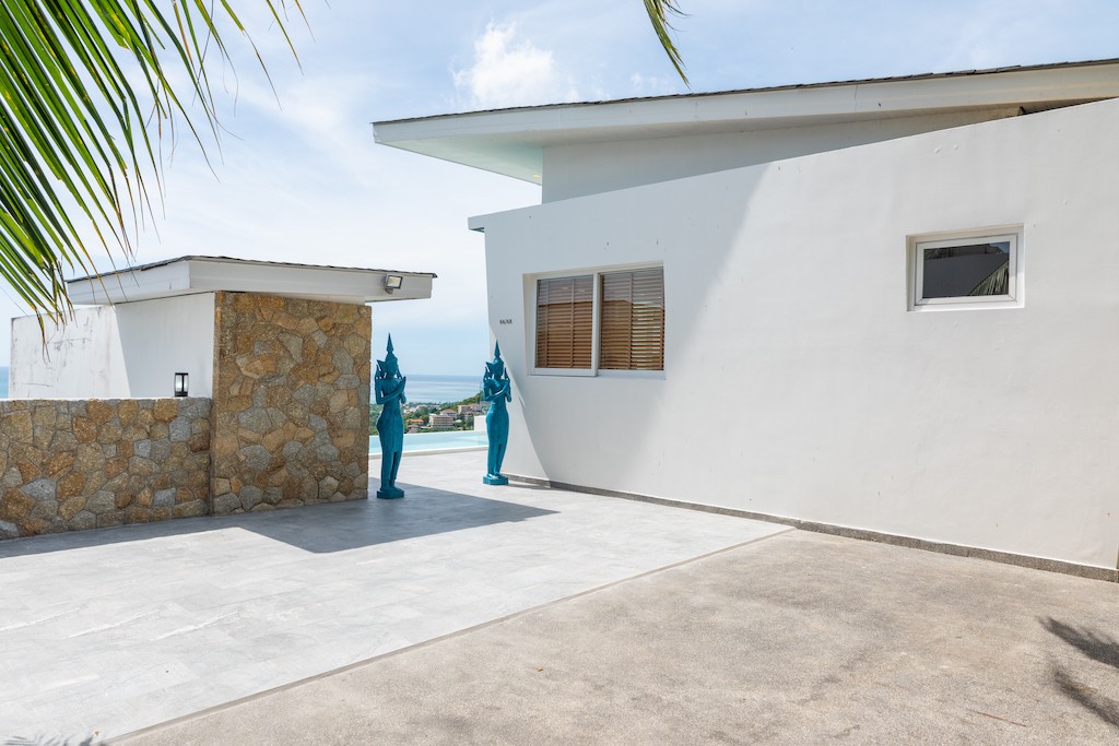 Sea View Chaweng Villa driveway