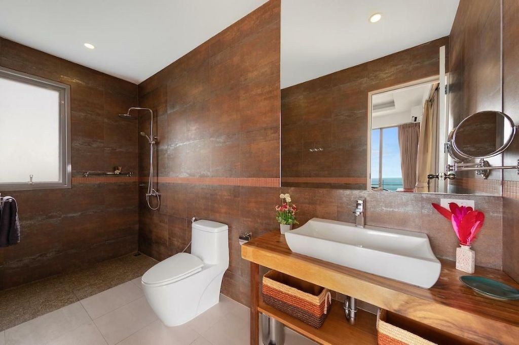 Sea View Property In Chaweng noi Shower