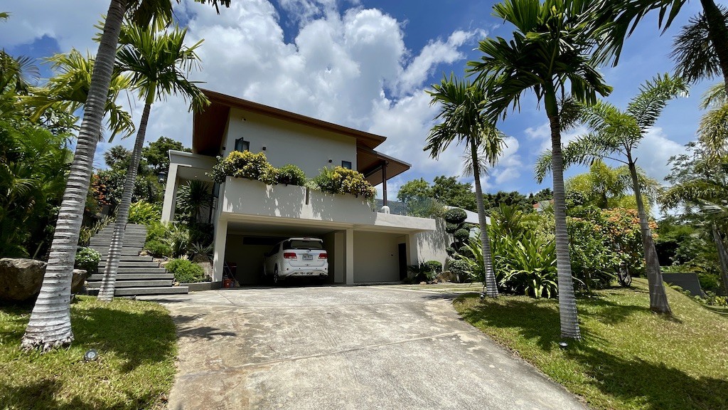 Sea View Property Ko Samui Driveway