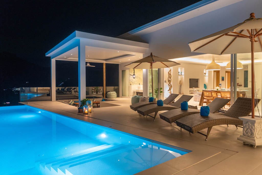 Sea View villa In Chaweng Noi Terrace At Night