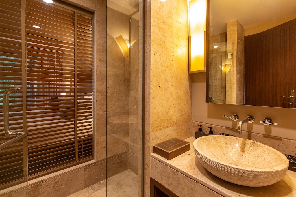 Shasa Samui Condominium Bathroom