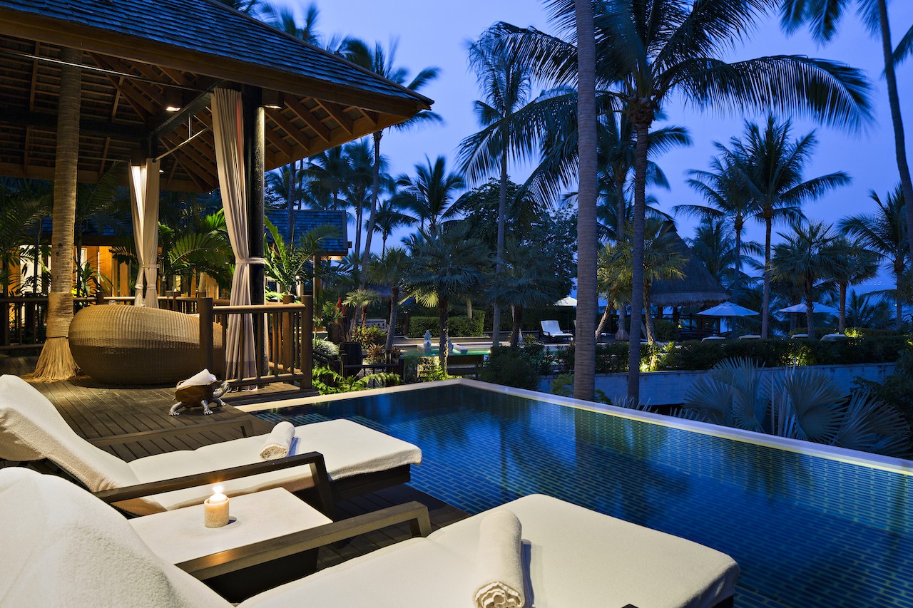 The Estates Four Seasons The Estates Four Seasons Sun Loungers