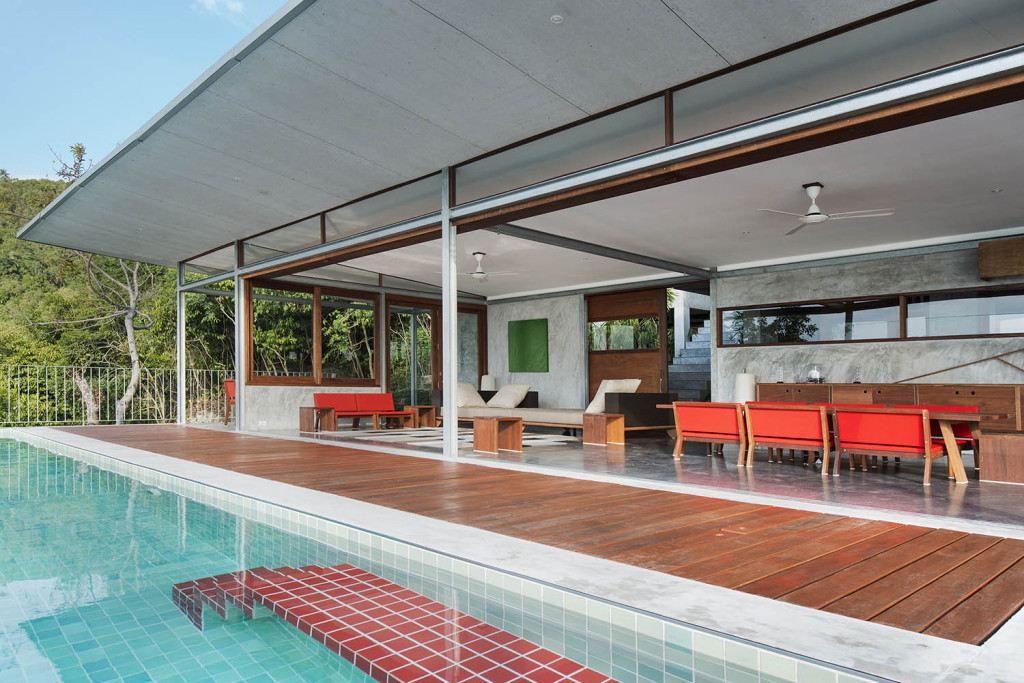 Pool Seating