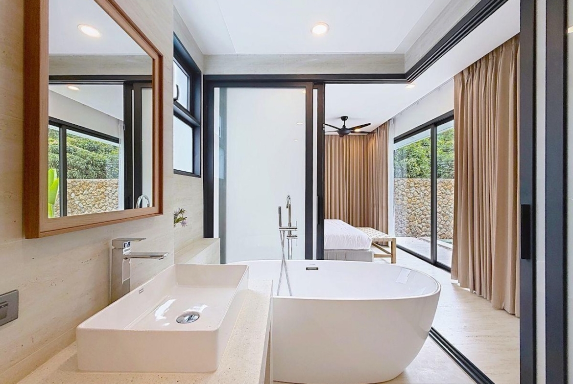 The Peak Pool Villa Samui Bath