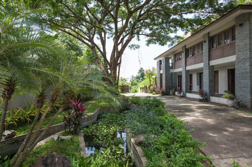 Unique Beachfront Property Ko Samui Villa Driveway