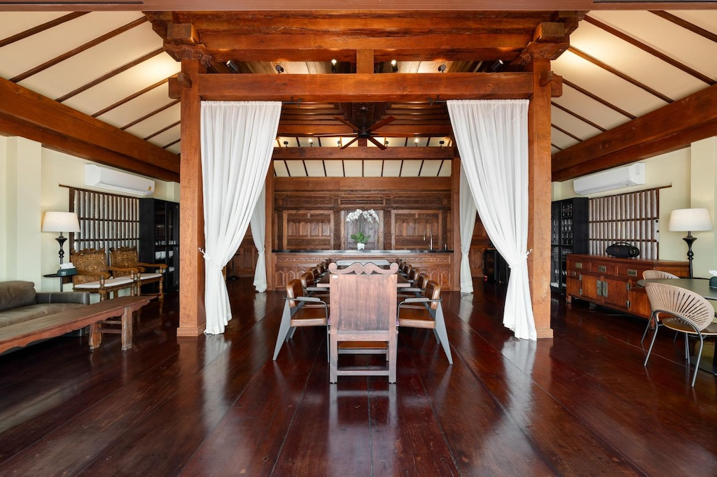 Unique Koh Samui Beachfront Property Indoor Dining