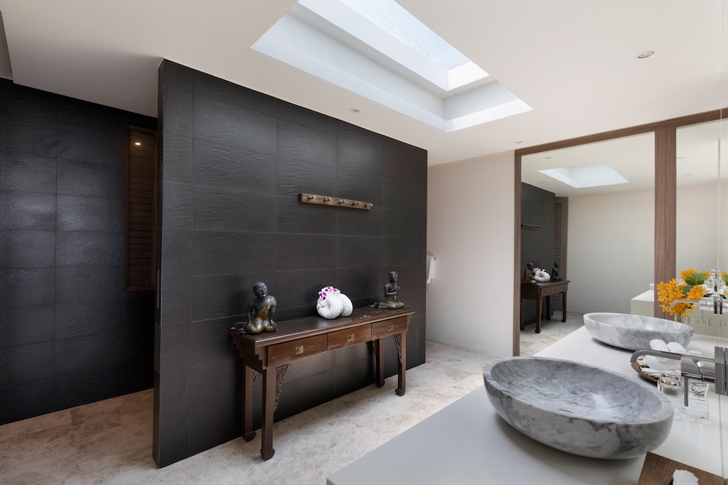 Villa Napa BATHROOM 2