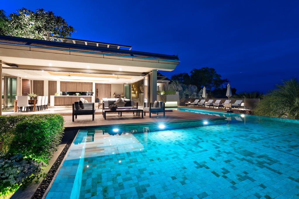 Villa Napa Exterior Night