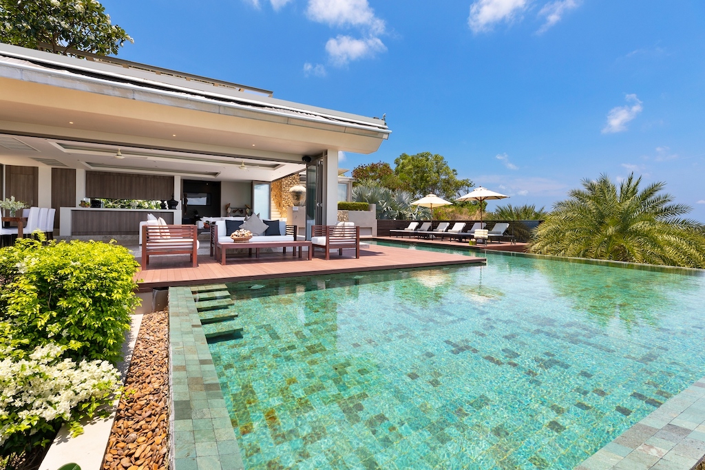 Villa Napa Lounge Exterior