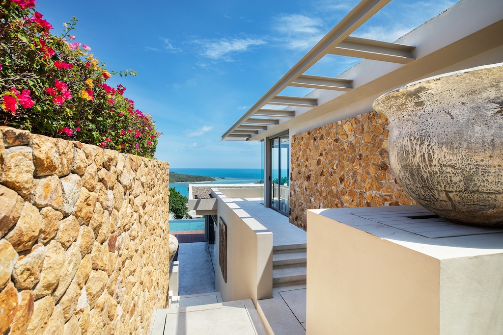 Villa Napa Walkway
