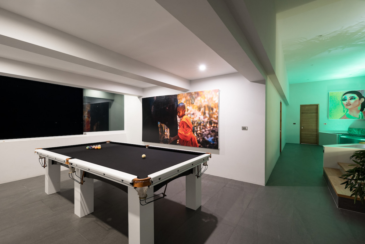 Villa Amelie Pool table