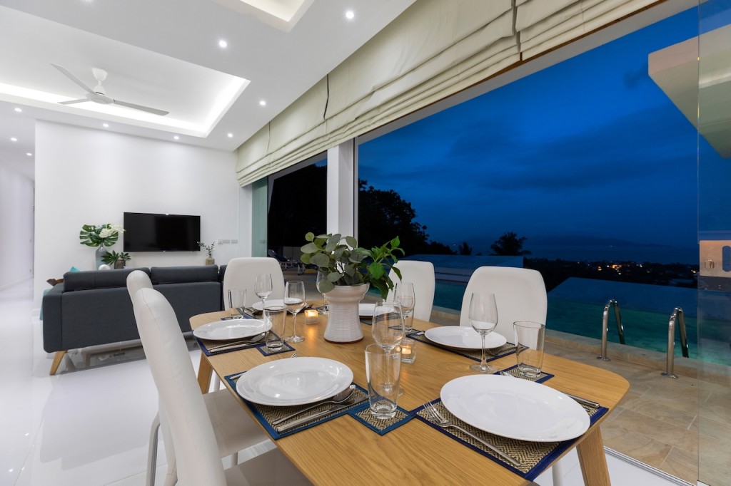 Villa Blue Munii Dining At Night