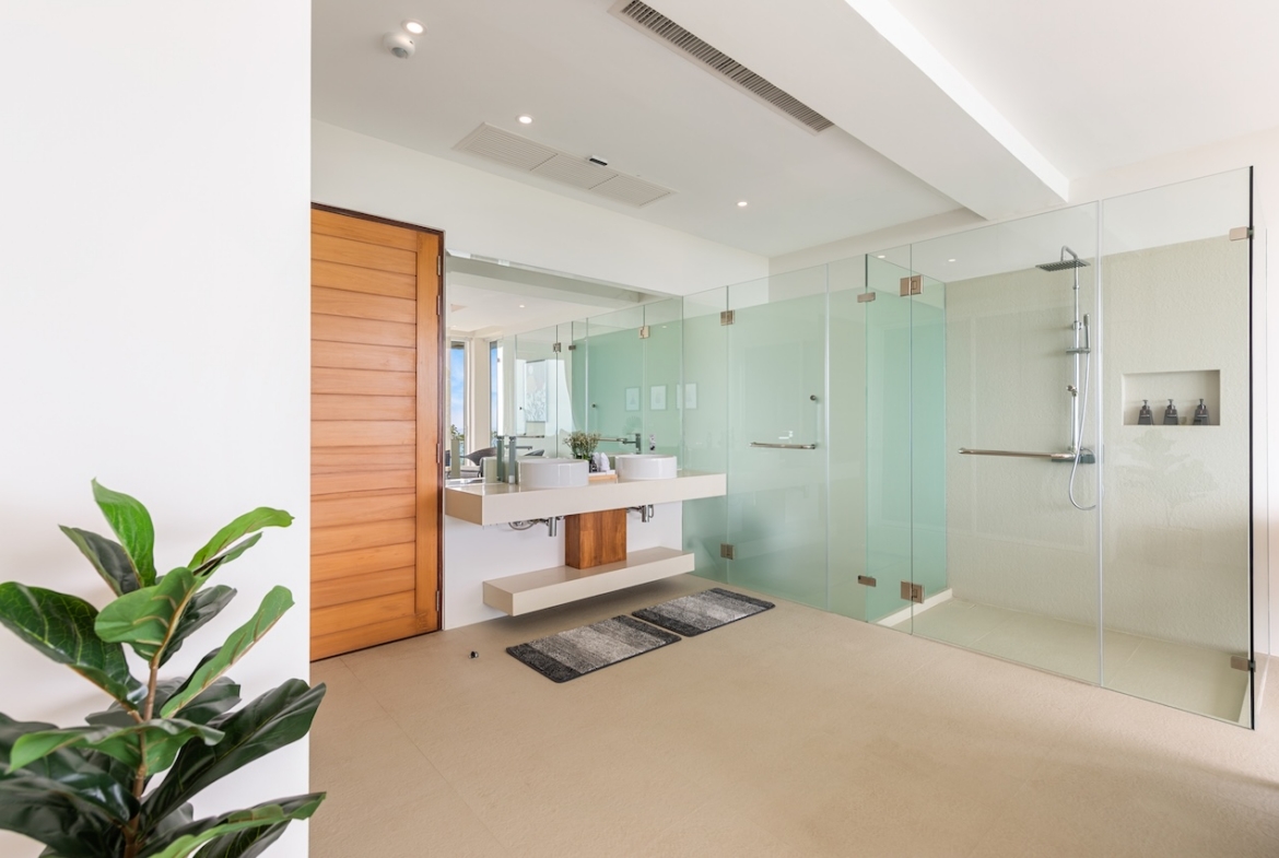 Villa Capo Bathroom