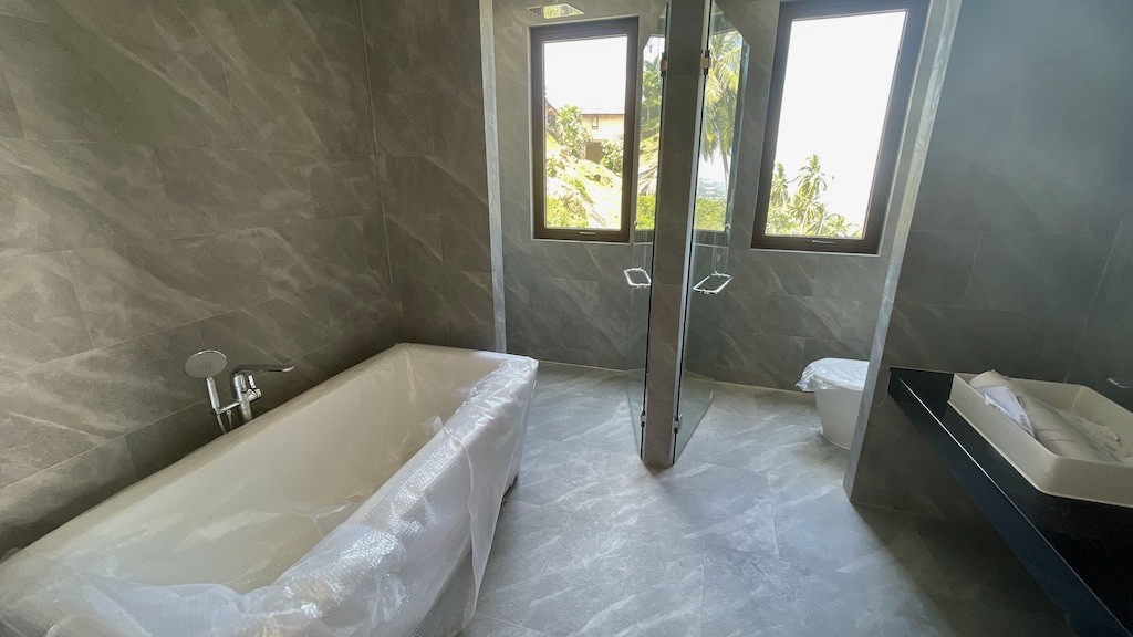 Villa Delapan Bathtub