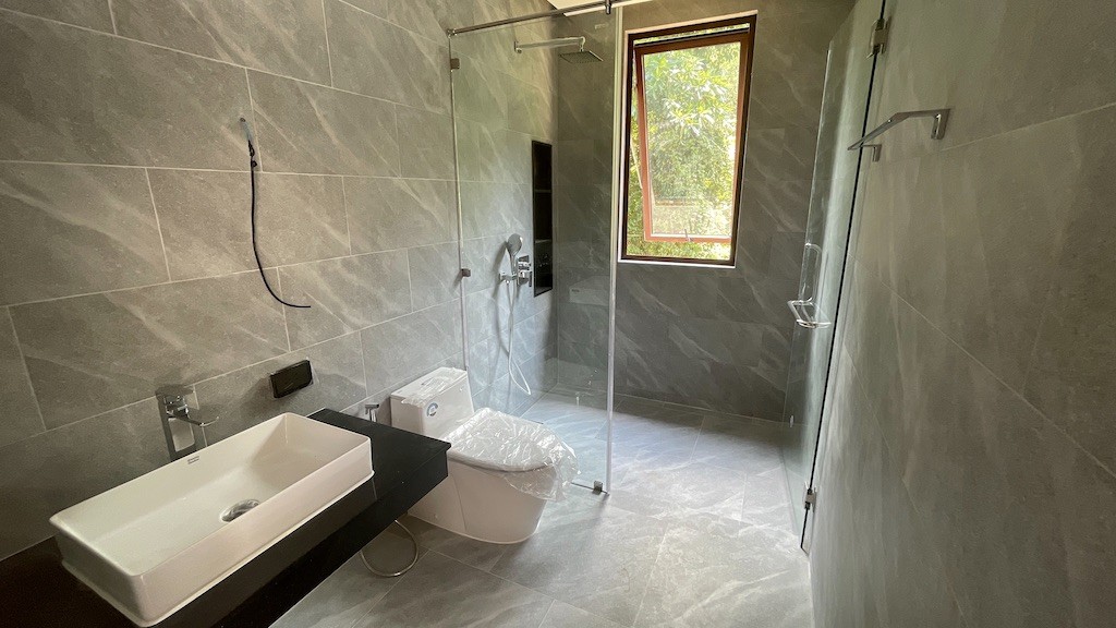 Villa Delapan Shower