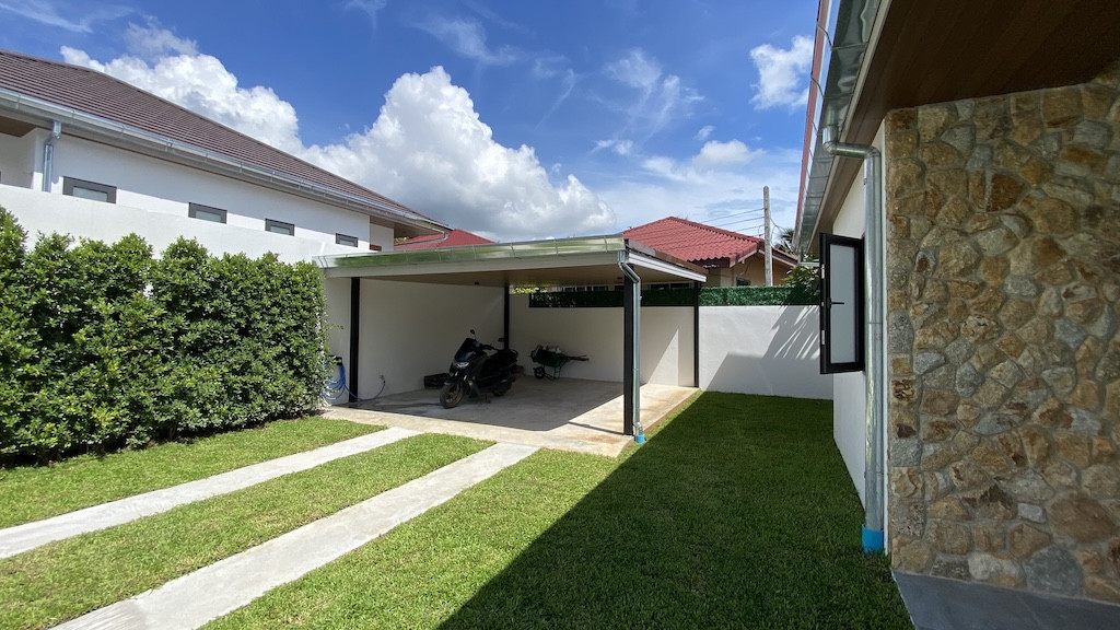 Villa For Sale In Koh Samui Parking